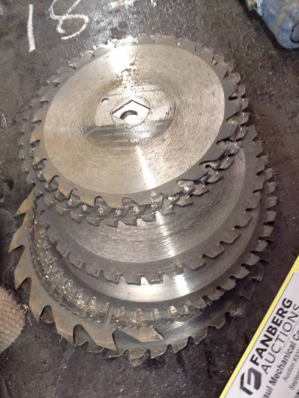 lot 192 image: Lot of (8) 7in. 8in. Circular Saw Blades