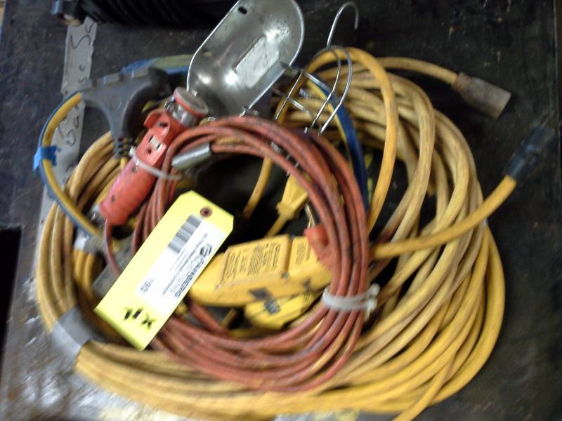 lot 193 image: Lot of (7) Extension Cords, Trouble Light