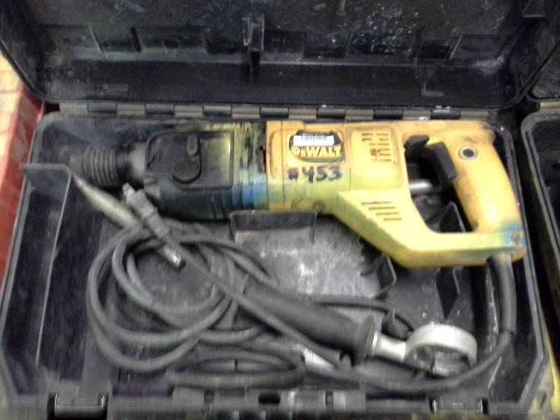 lot 204 image: DeWalt DW567 1in. SDS Rotary Hammer Steel Drilling, Case