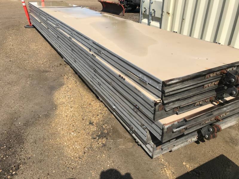 lot 102A image: Lot of 13 Gym Partitions