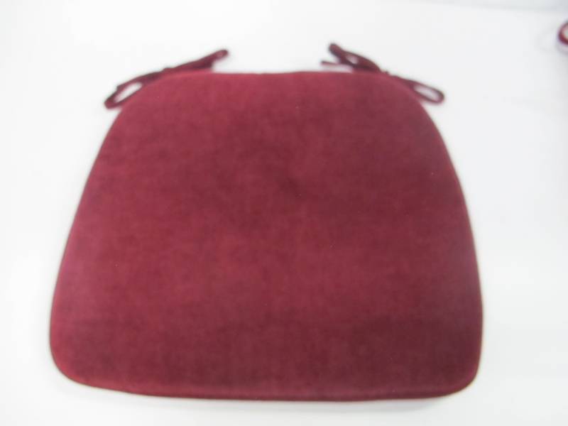 lot 8 image: ARLEE HOME FASHIONS Chair Pad 4PK Sutton, Burgundy 17in x 15.5in