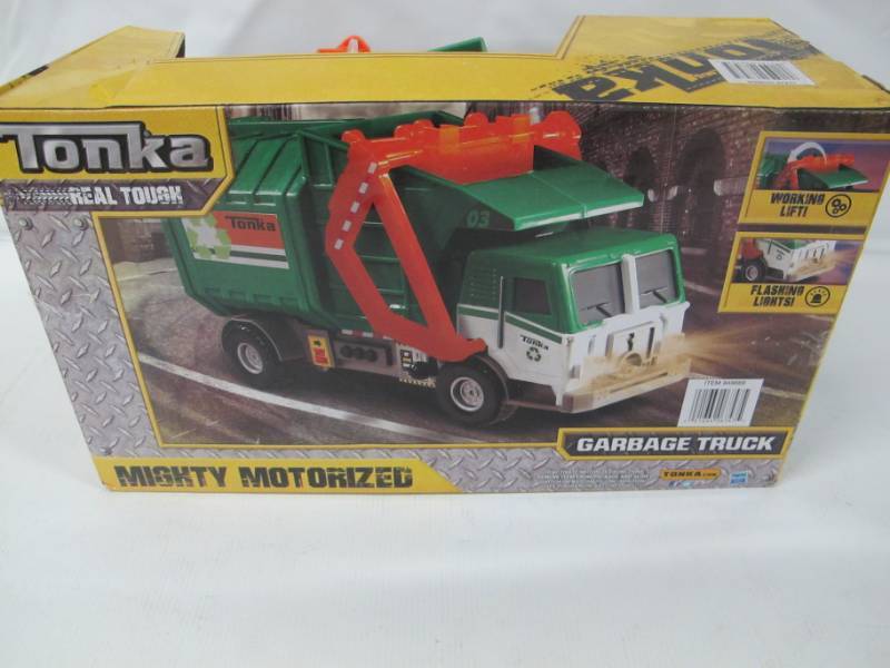 lot 19 image: Tonka Mighty Motorized Garbage Truck