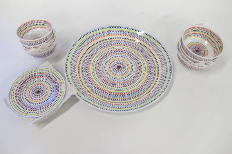lot 160 image: Set of 13 Melamine Parasol Dishes (1 large platter, 4 small plates, 4 small bowls, 4 medium bowls)