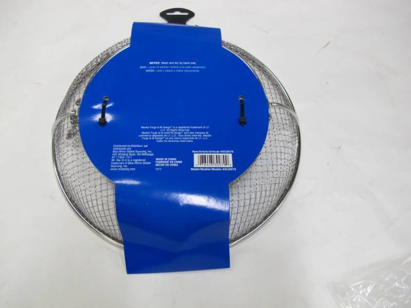 lot B46 image: Master Forge Stainless Steel Mesh Skillet with Removable Handle - NEW