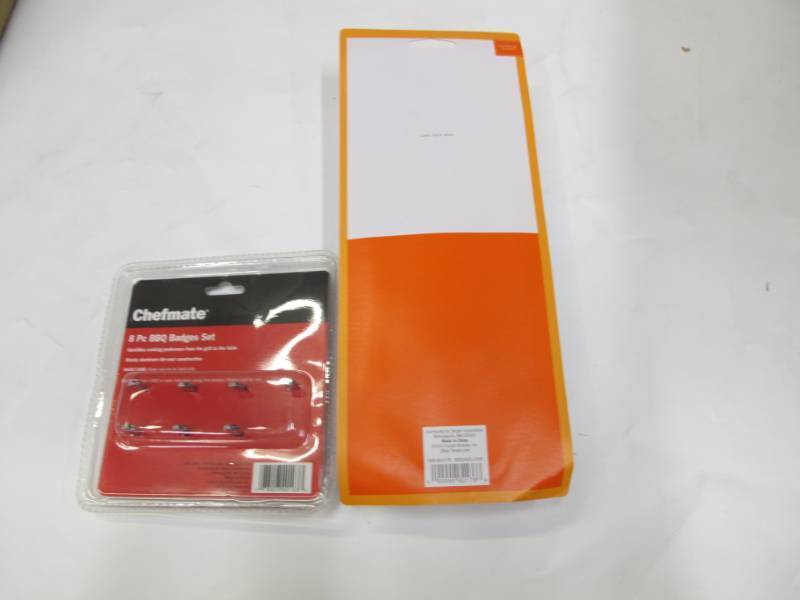 lot B54 image: Grilling Accessories - 8 Piece Chefmate BBQ Badges  Corn on the Cob serving set for 4 - NEW