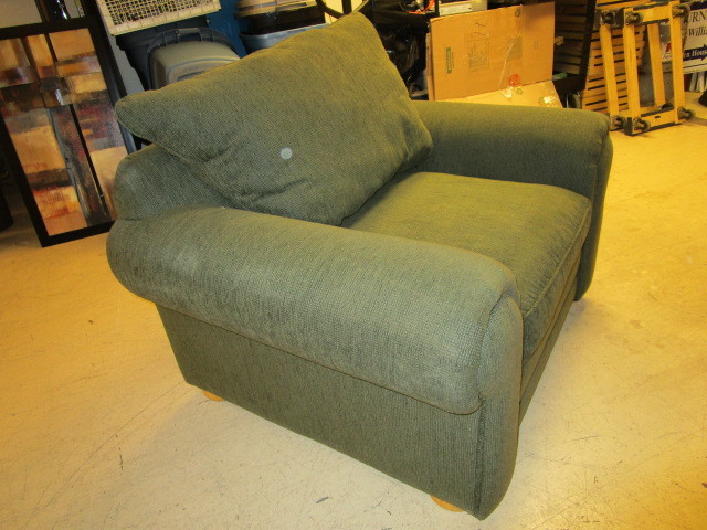 lot 102 image: SEALY FURNITURE ARMCHAIR