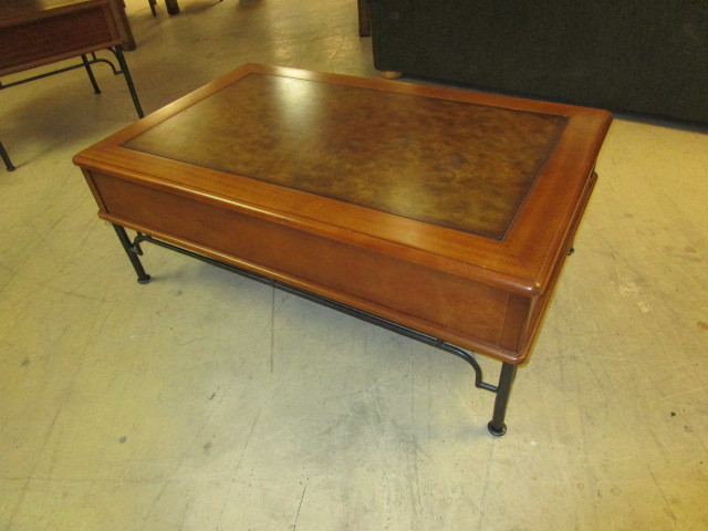 lot 104 image: COFFEE TABLE