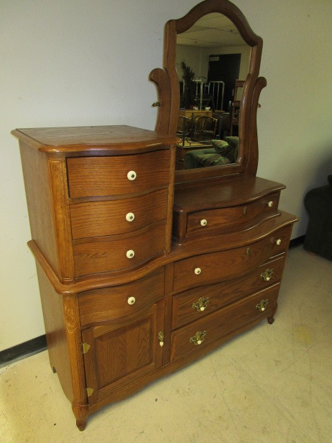 lot 112 image: LINGERIE CHEST WITH MIRROR