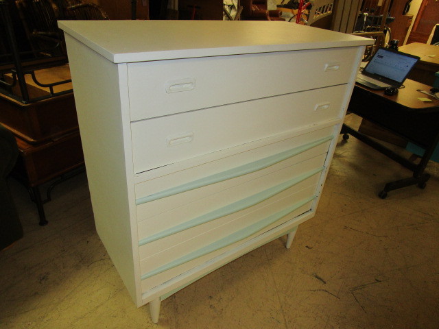 lot 114 image: MID CENTURY DRESSER