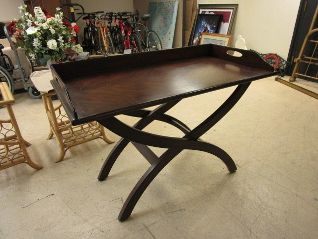 lot 121 image: ENTRY TABLE