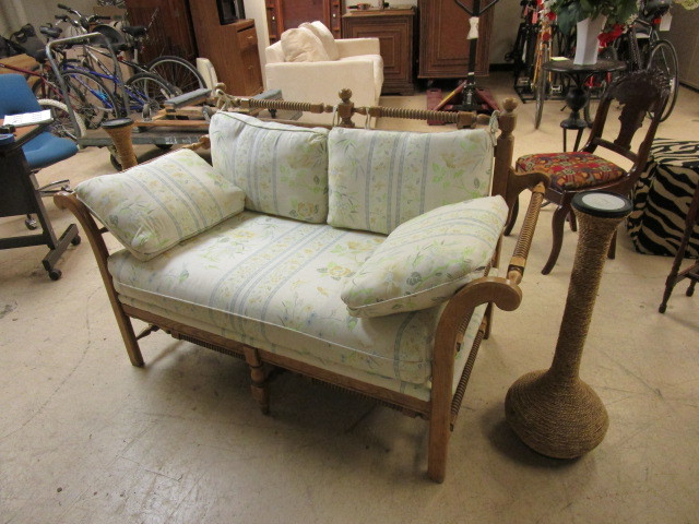 lot 131 image: LOVESEAT WITH STANDING CANDLE HOLDERS