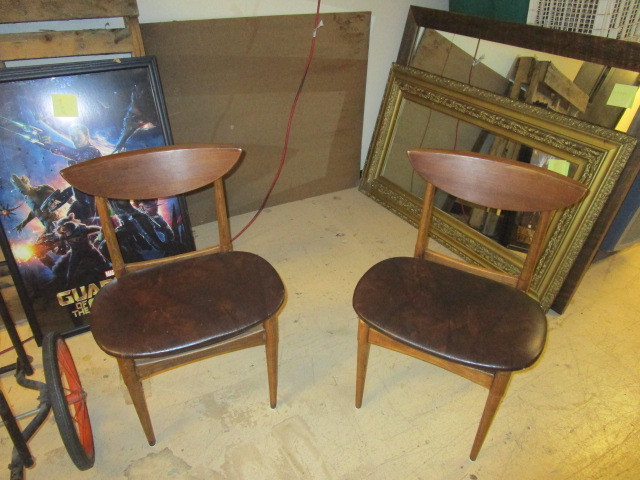 lot 142 image: MID CENTURY CHAIRS
