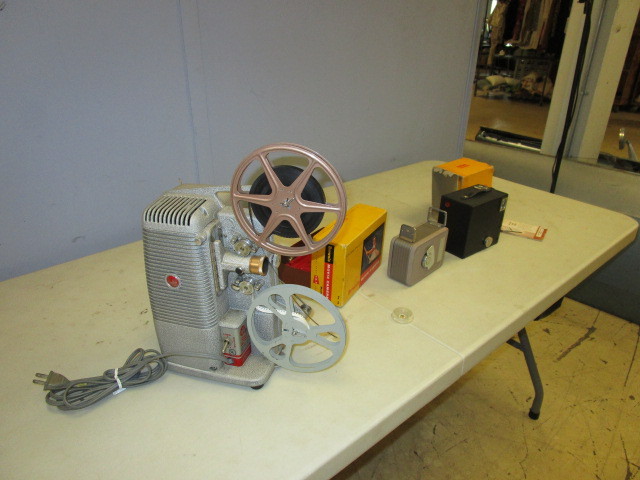 lot 163 image: VINTAGE FILM PROJECTOR AND CAMERAS