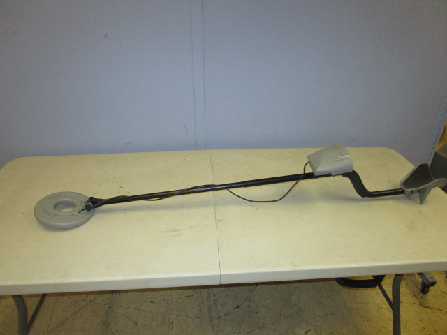 lot 164 image: METAL DETECTOR