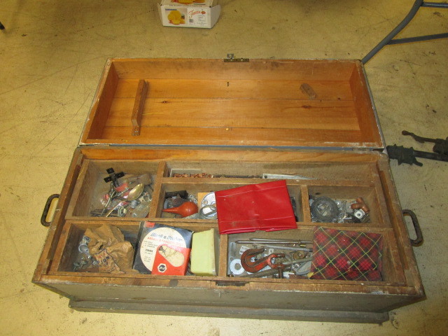 lot 174 image: WOOD TOOL CHEST