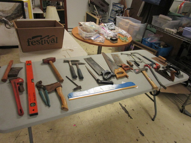 lot 176 image: SAWS, HAMMERS AND HATCHETS