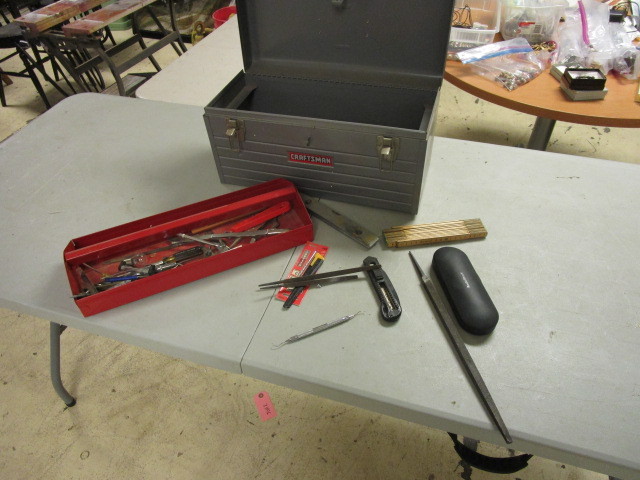 lot 180 image: CRAFTSMAN TOOLBOX WITH ASSORTED TOOLS