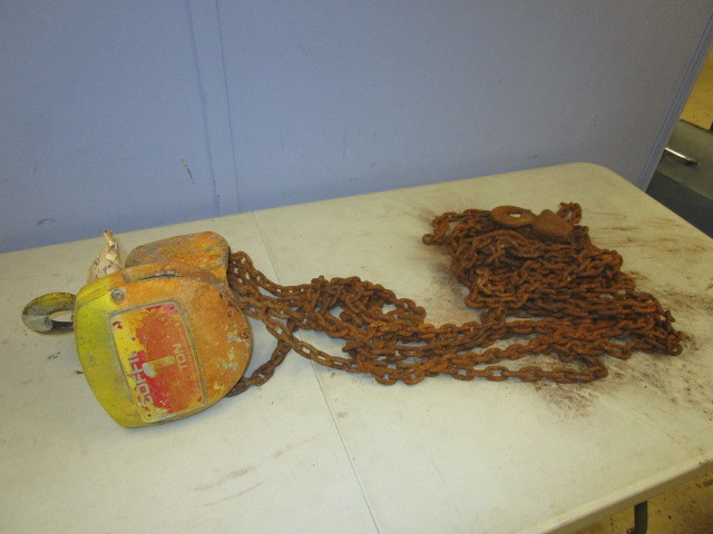 lot 184 image: COFFING 1 TON CHAIN HOIST