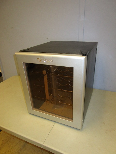 lot 188 image: NEW EDGESTAR WINE COOLER
