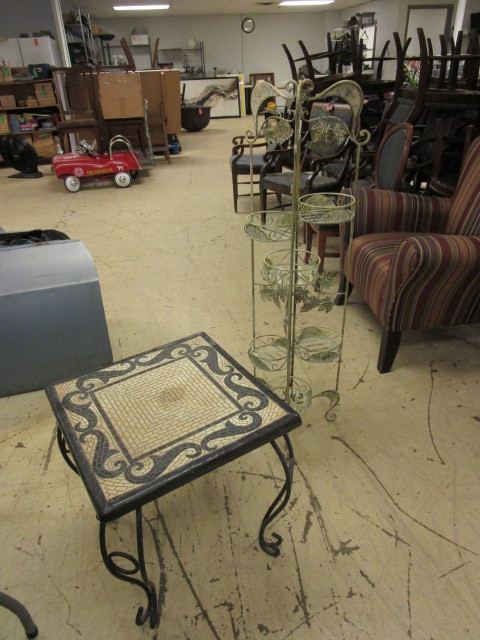 lot 194 image: PATIO TABLE AND PLANT STAND