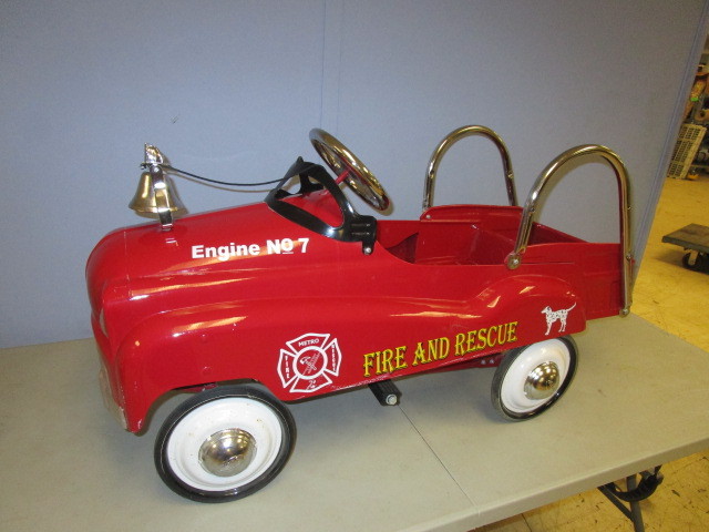 lot 203 image: INSTEP PEDDLE CAR FIRE ENGINE