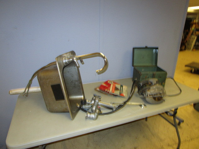 lot 205 image: PORTA-CABLE 6 CIRCULAR SAW, SINK AND FAUCET