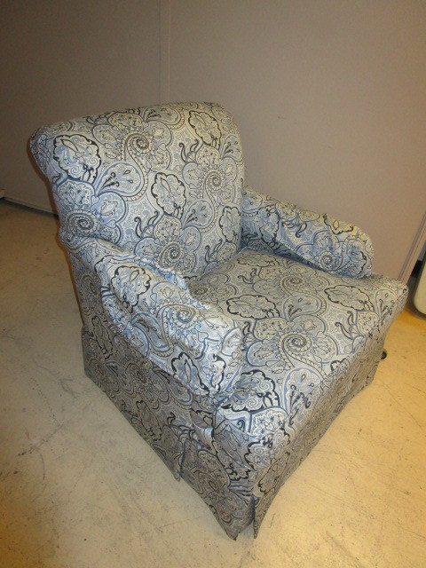 lot 208 image: HICKORY CHAIR ARMCHAIR