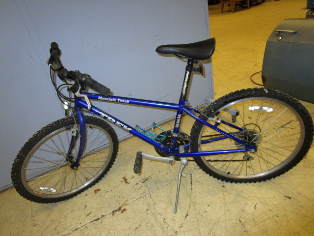 lot 217 image: TREK 220 MOUNTAIN BIKE