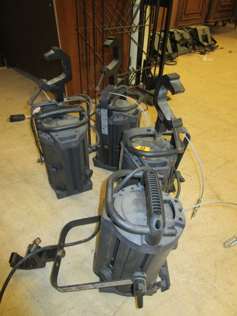 lot 222 image: ACCLAIM 4 FRESNEL STAGE LIGHT