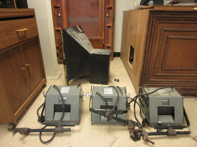 lot 224 image: COLORTRAN FAR CYC STAGE LIGHTS AND LARGE WASH LIGHT