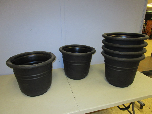 lot 235 image: PLANTER POTS