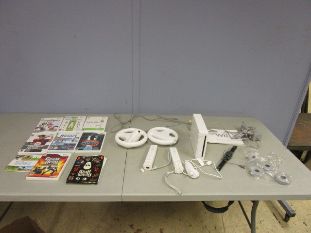 lot 239 image: WII CONSOLE, GAMES AND ACCESSORIES