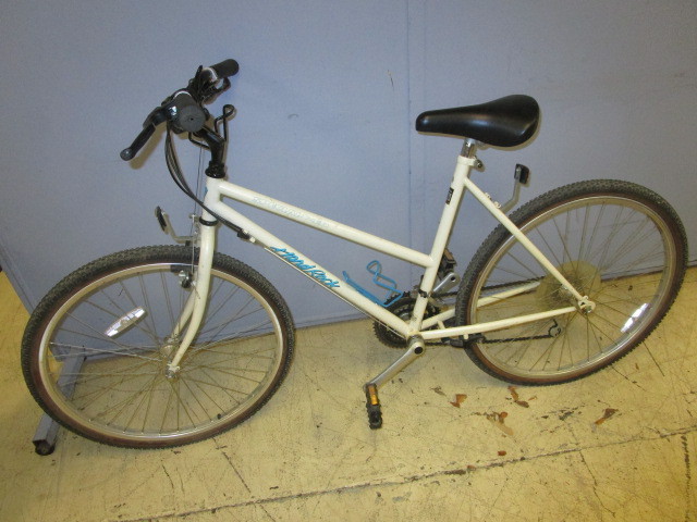 lot 242 image: SPECIALIZED HARD ROCK WOMANS BIKE