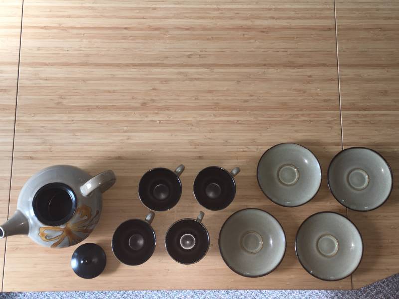 lot 3 image: Pottery Barn Tea Set