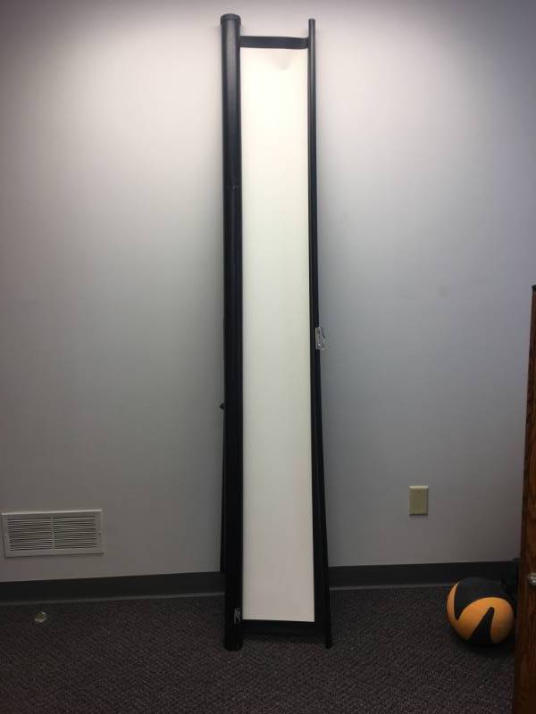 lot 17 image: Projector Screen