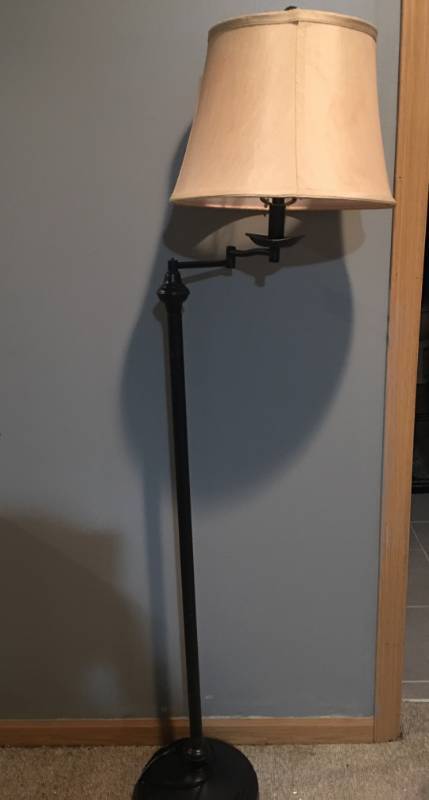 lot 4 image: Adjustable Floor Lamp with shade