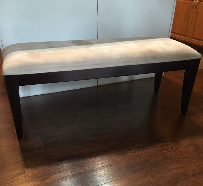 lot 10 image: Modern Upholstered Bench