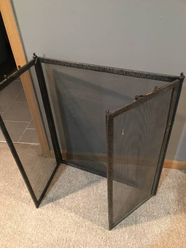lot 18 image: Fireplace Screen
