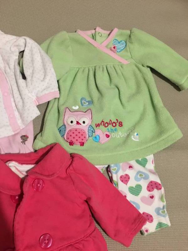 lot 21 image: Assorted baby clothes - size newborn
