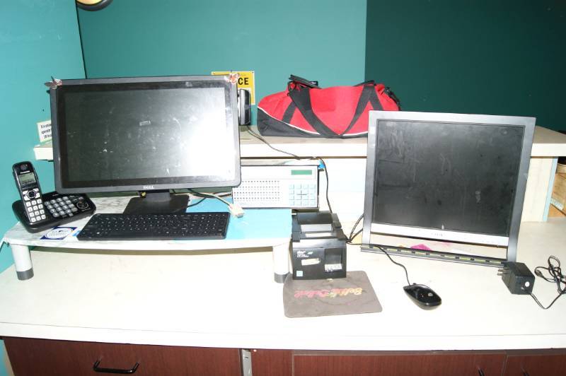 lot 13 image: HP Computer POS System With 2 Monitors and More