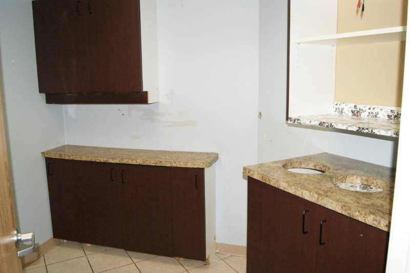 lot 15 image: Lot Of 4 Cabinets