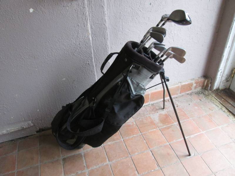 lot 4 image: Set of Golf Clubs with Self-Stand B...