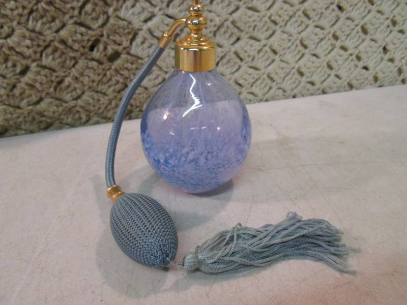 lot 19 image: Caithness Glass Perfume Atomiser Bo...