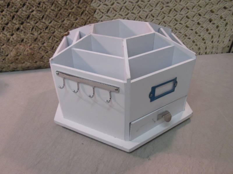 lot 26 image: Desktop Rotating Organizer  RM3...
