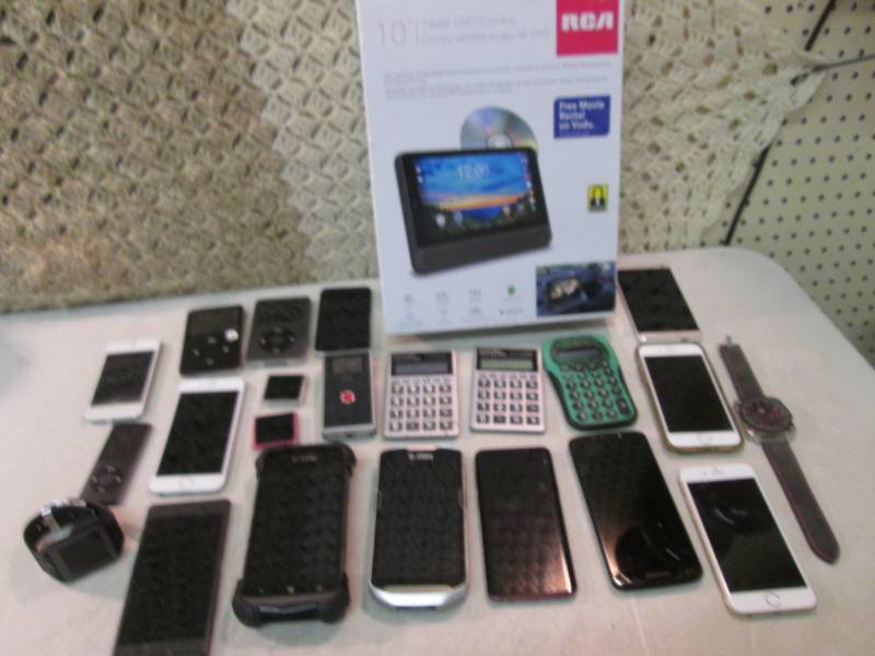 lot 30 image: Lot of Misc Electrinics As-Is Unkno...