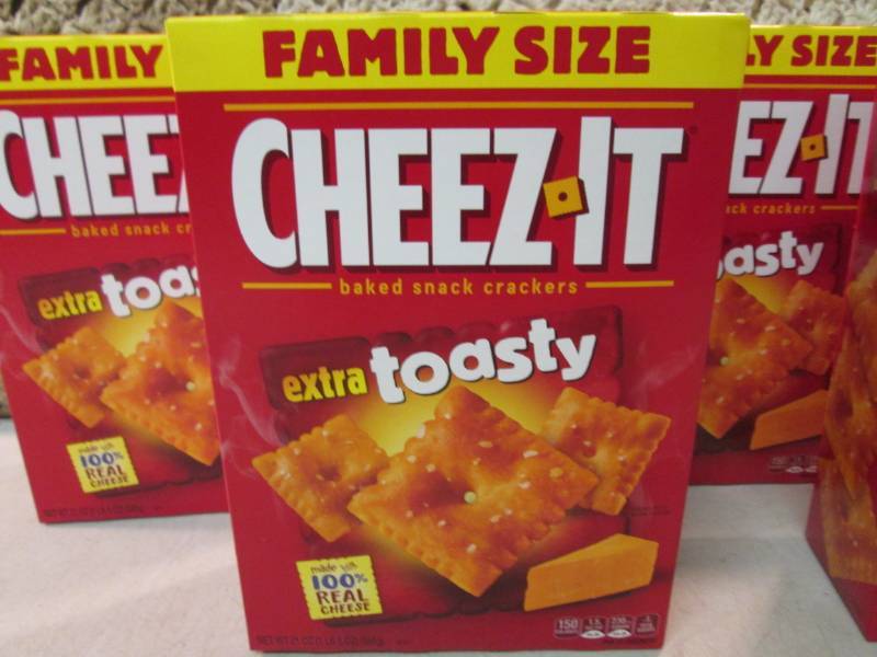 lot 45 image: 4 Family Size Boxes of Cheez-It Ext...