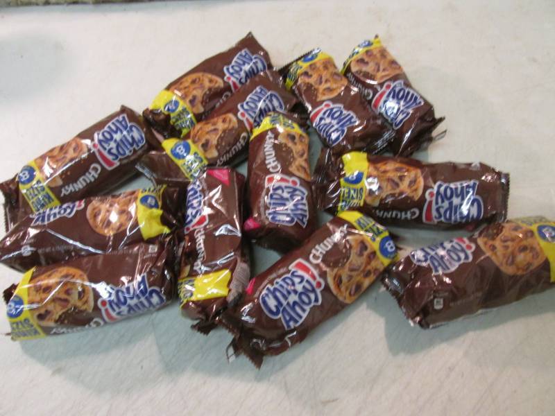 lot 76 image: 12 Packs of Chunky Chips Ahoy Cooki...