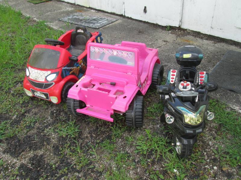 lot 93 image: Lot of 3 Power Wheels As-Is for Par...