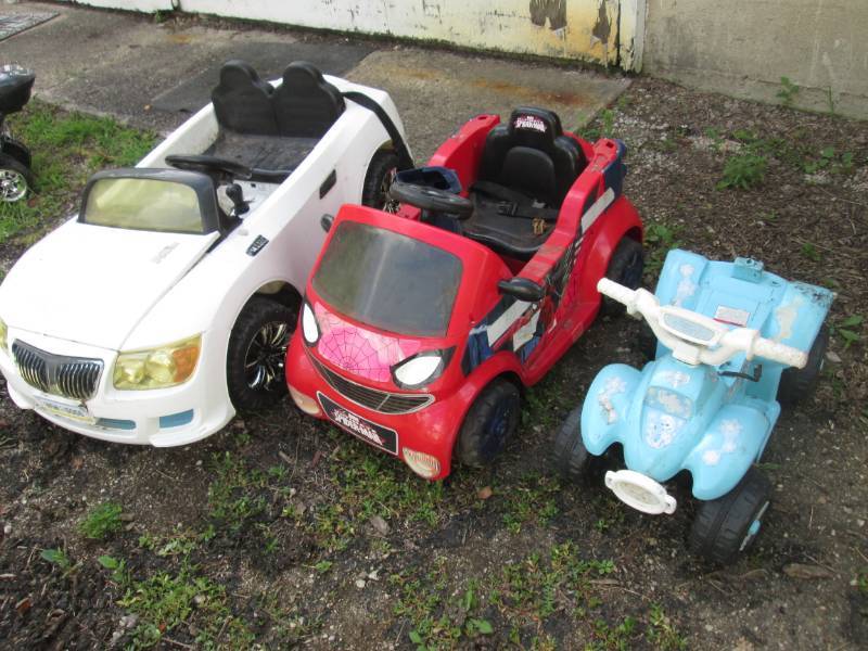 lot 94 image: Lot of 3 Power Wheels As-Is for Par...