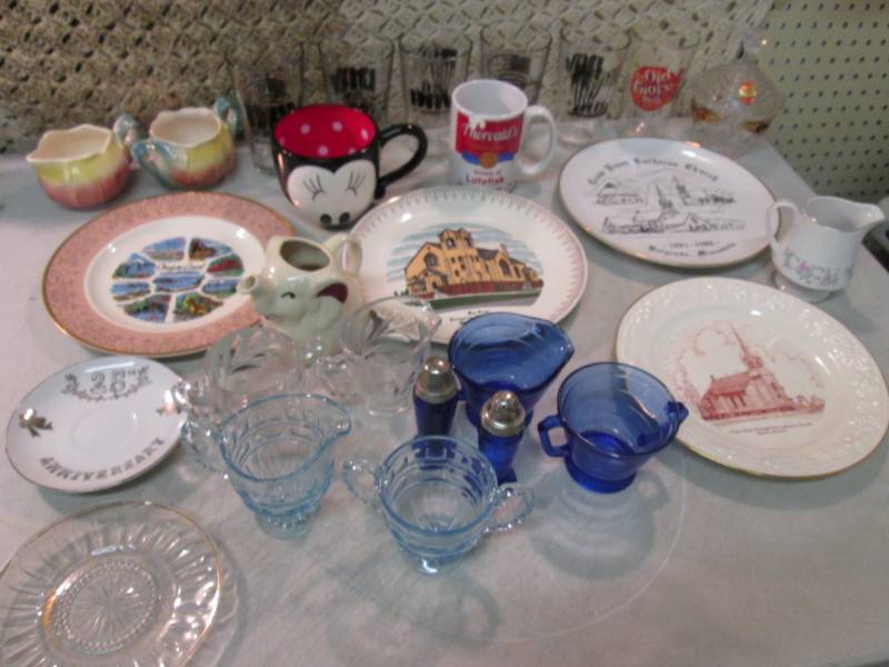 lot 123 image: Lot of Assorted Glassware  A-2...